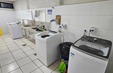 EDIFÍCIO ESSENCIALE PREMIER, 34º ANDAR, VAZADO, DE FRENTE A ENTRADA DO FLAMBOYANT SHOPPING, COM ESTACIONAMENTO GRÁTIS, COZINHA, FECHADURA ELETRÔNICA, WI-FI, TV COM ROKU, PISCINA, LAVANDERIA SEM CUSTO ADICIONAL By REI DOS FLATS - Foto 22