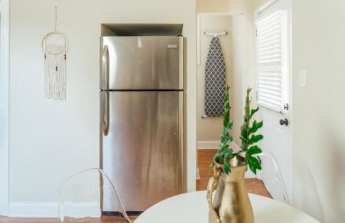 Spacious 2BR Apartment near Airport - Central Charming - Foto 33