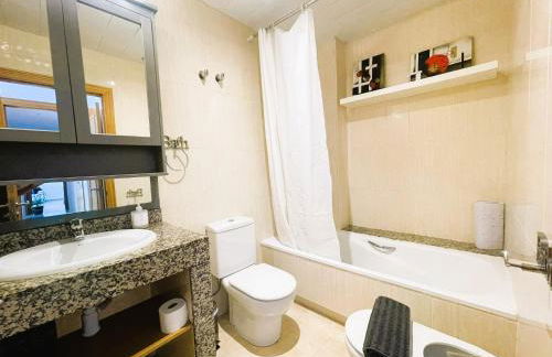 ENJOY in Beautiful flat in front of the sea and beach - Photo 9