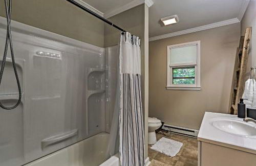 Deck and Gas Grill Modern East Stroudsburg Home! - Foto 14