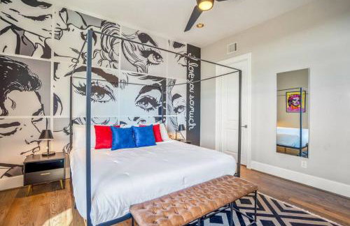 Luxury Downtown Home w Rooftop Deck in the Skyline - Photo 55