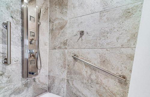 Hot Tub and Fenced Yard Tranquil Home in Valrico! - Foto 17