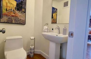 4 King Suites, Downtown, Outlets, Beach, Historic - Photo 34