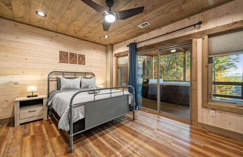 Honeysuckle Chalet - Luxe Mountain Chalet - Hot Tub, Wi-Fi, Pool Table, Party Deck, Fire Pit - 15 mins to Blue Ridge! - Foto 57