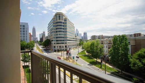 League Flats Uptown at West Trade Street - Foto 3