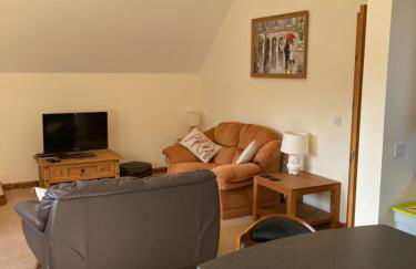 Springbank Apartment - Sleeps 4 - Pet Friendly - Photo 11