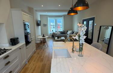 Modern 2 Bed 2 Bath Apartment in Prime Jesmond Location - Foto 1