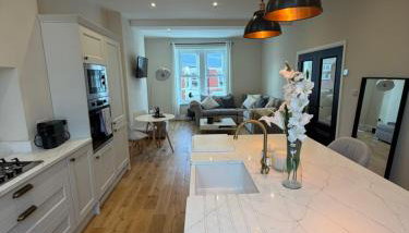Modern 2 Bed 2 Bath Apartment in Prime Jesmond Location - Foto 1