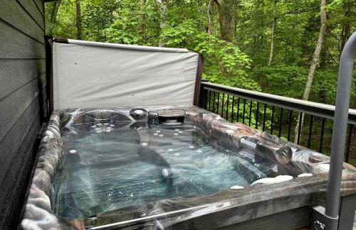 Hot-tub and Fire Pit Provided Cabin in Carbondale, Illinois - Foto 3