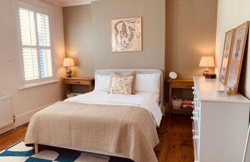 Stunning Home, Garden, Parking & Close Train Stations - Foto 11