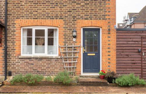 Quaint 3 bed Cottage in central Dorking with parking - Foto 43