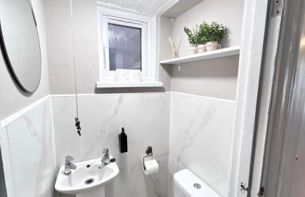 Fully Furnished New Malden 3BDR Home with Parking Washer Dryer and Garden near Kingston - Foto 26