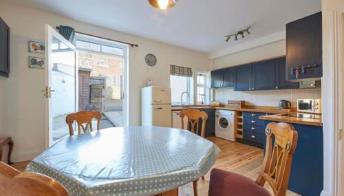 Host & Stay - The Cottage in Corbridge - Foto 3, stove, minibar