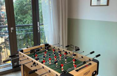 Stylish 2-Bed Apartment, City Centre Gem, 1 min walk to Train Station, Free parking - Foto 2