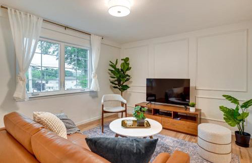 Walk to Shops and Dining Glen Cove Apt with Yard! - Photo 6