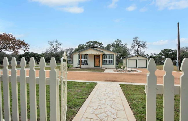 Upscale Home With Pool and Firepit - Close to Mercer St! - Foto 42