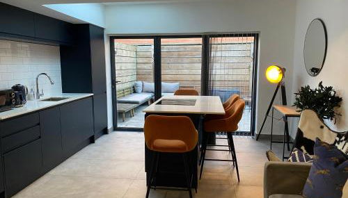 2 bedroom duplex apartment close to UHW & city centre - Foto 3