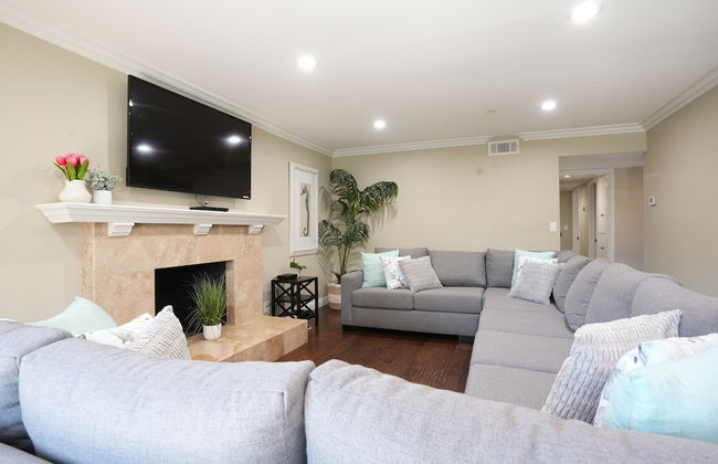 Highly Upgraded, 5 Bed, 4.5 ba, New Pool W/jacuzzi, 1/2 Mile Walk to Disney - Foto 1