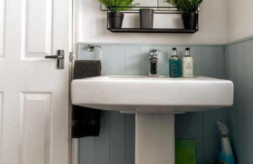 Stylish 2BD Family Hideaway in Dover - Foto 24