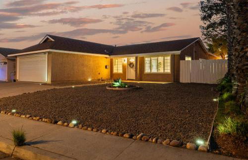 Entire Private Home with 3 Bedrooms 2 Bathrooms, Gated Yard, Garage, Hot Tub, 4-Beds, Golf, Mira Mesa, Available Now - Photo 58