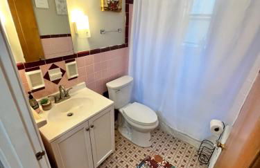 Red Ruby Spacious 2 Bedroom Apt 10 Minutes to Dwntwn - Foto 10