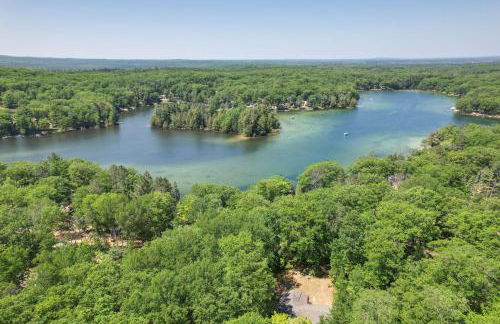 Rose City Cabin with Fire Pit and Lake Access - Foto 24