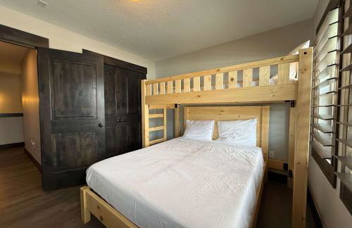 Spacious 5BR Family Townhome with Hot Tub and Garage - Foto 30