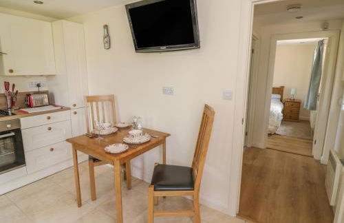 Lawn Lodge - Photo 9