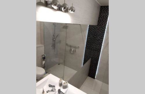 Sunny Penthouse with roof gardens overlooking the Warsaw Palace of Culture - Foto 44