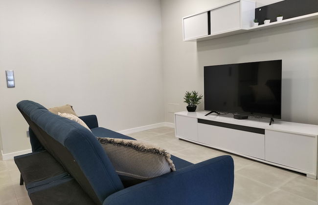 Amazing Green Tower 3 Castle Flat With Balcony - Photo 13