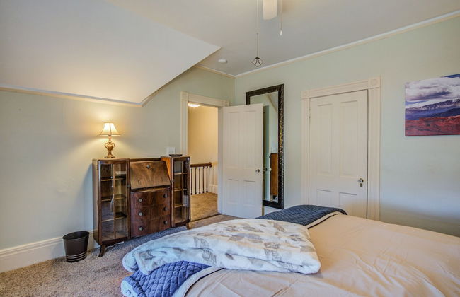 5bddowntown Victorian Charmhot Tub, Firepit - Photo 9