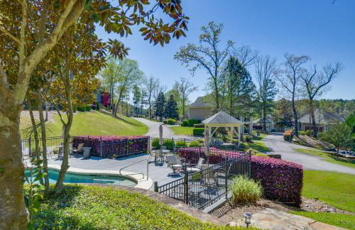 Balcony and Community Perks Lake Martin Condo! - Foto 22