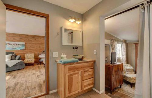 Cozy Guesthouse with view from large deck - Foto 8