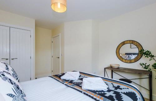 Relax in Style at Wedgwood House 3 BR Home with Garden & Parking - Foto 17