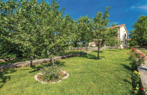 3 Bedroom Cozy Apartment In Viskovo - Foto 13