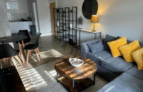 Solihull Flat For 2 with Fast WiFi with Free Secured Parking - Foto 8