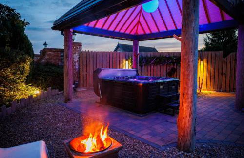 Lincoln Holiday Retreat Lodge with Private Hot Tub - Foto 1