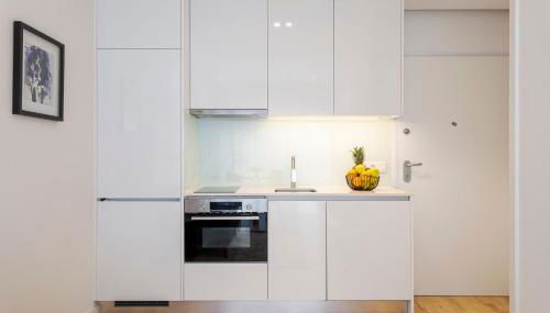 Studio w/ Terrace, Pool & Gym | Antas by Host Wise - Foto 4, stove