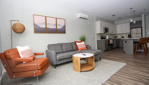 Luxury Apartment with Gym, Steps From Commuter Rail #3013 - Foto 5