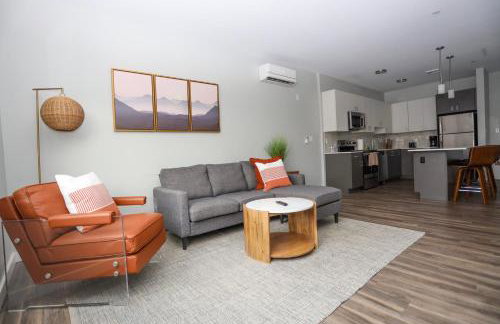 Luxury Apartment with Gym, Steps From Commuter Rail #3013 - Foto 5