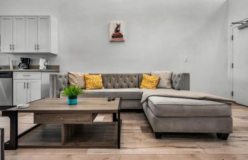 Spacious One-Bedroom Loft With Dining Area & Gated Parking - Foto 6