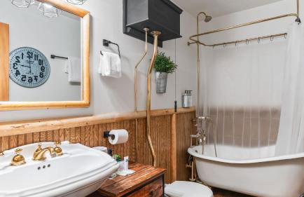 Scenic North Shore Stay w Games Near Snow Summit Lakeview Lodge by AvantStay - Foto 34