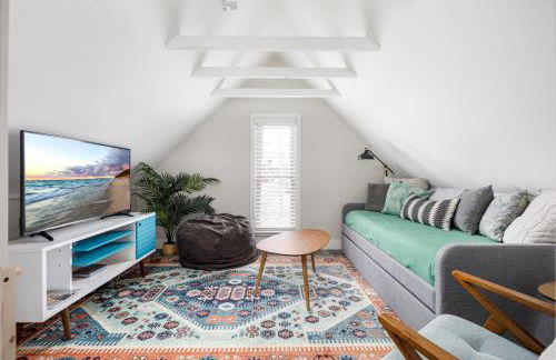 Modern Mid-Century Downtown AC Walkable - Photo 8