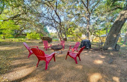 Peaceful Helotes Cabin Fire Pit, 9 Mi to Old Town - Foto 23