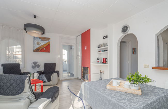 4 bedroom House in Castelló d'Empúries with private pool and garden - Photo 7