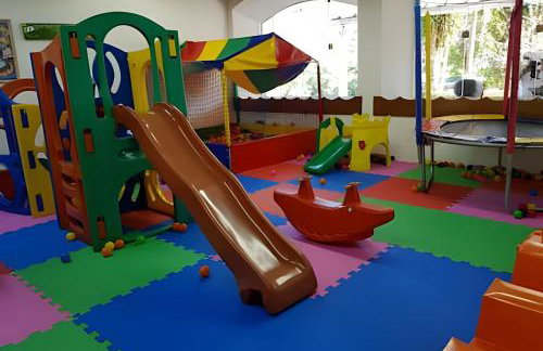 Espaçoso Flat com Varanda no Cavalinho Branco - Foto 36