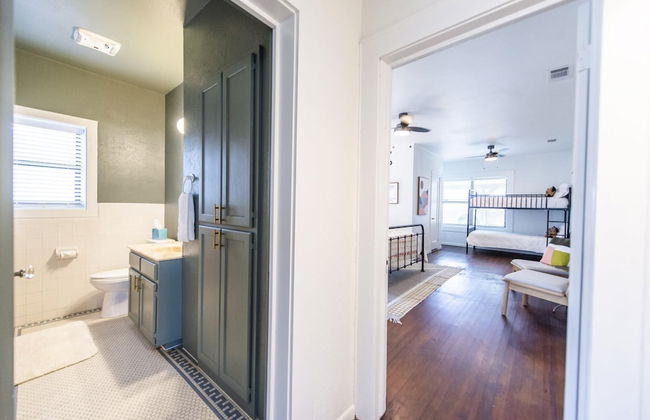 Newly Updated Cozy 1927 Uptown Tudor 4 min to Magnolia - Foto 20