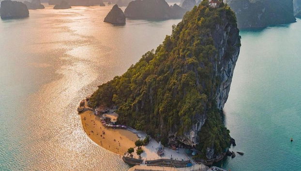 Discover Halong Bay by a Luxury Cruise and a Limousine Bus – Full-Day Small Group Tour - Foto 5