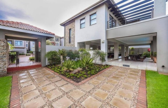 2 Bed Flat - Sleeps 4 - Pool - Garden - Parking - Photo 11