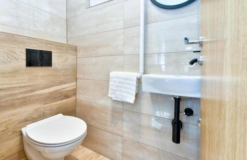 Gorgeous Home In Krizevci - Photo 34